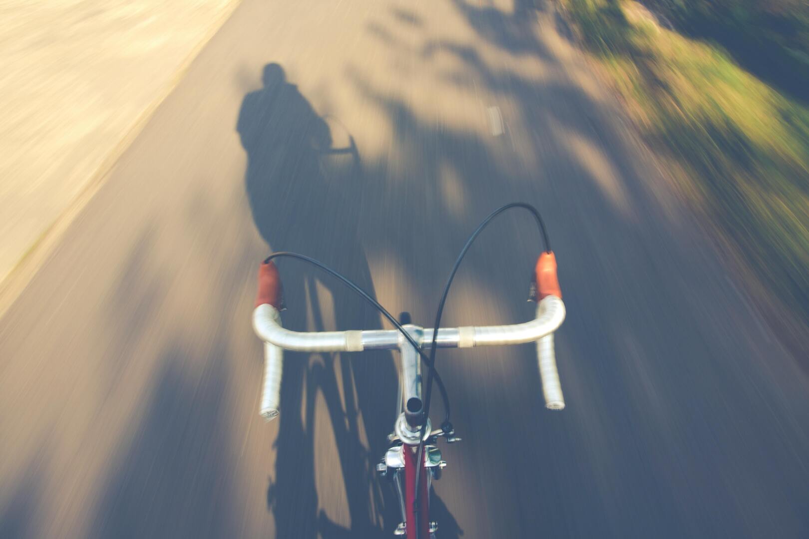 Baal fietser close-up fietsstuur