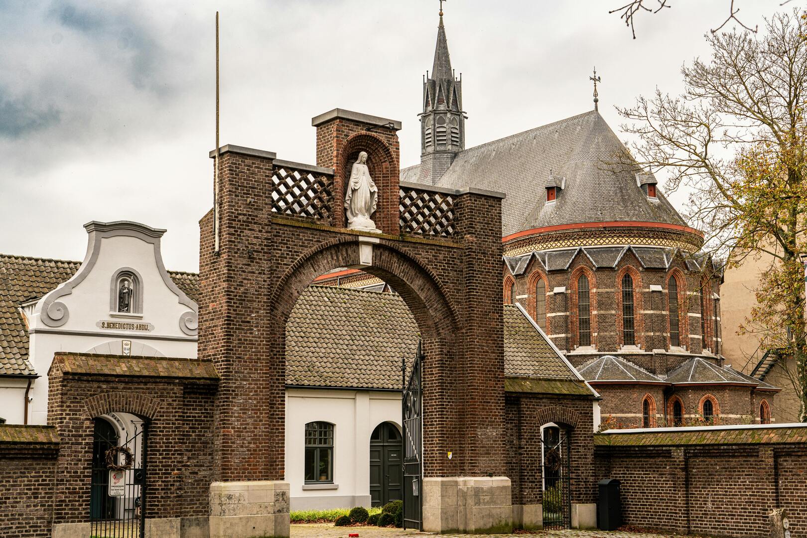 Historische Kloosteringang Abdij In Hamont Achel